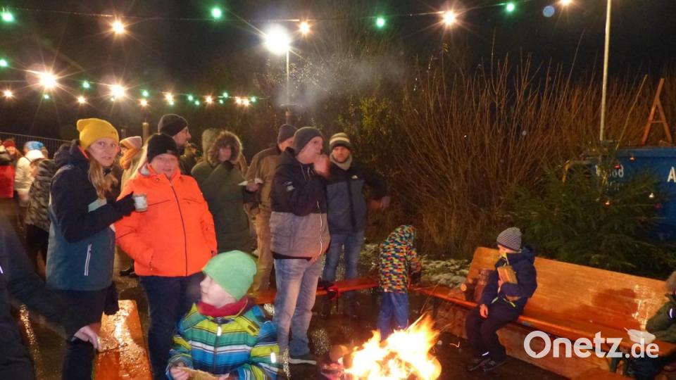 Offenes Feuer darf bei einer Weihnachtsfeier im Freien nicht fehlen. Bild: hme