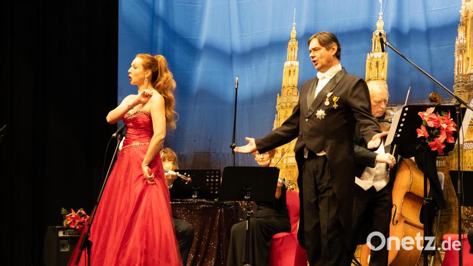 Die renommierte Sopranistin Ginger McFerrin und der Tenor Mila Wilden verliehen dem Programm eine einzigartige Note. Bild: rw