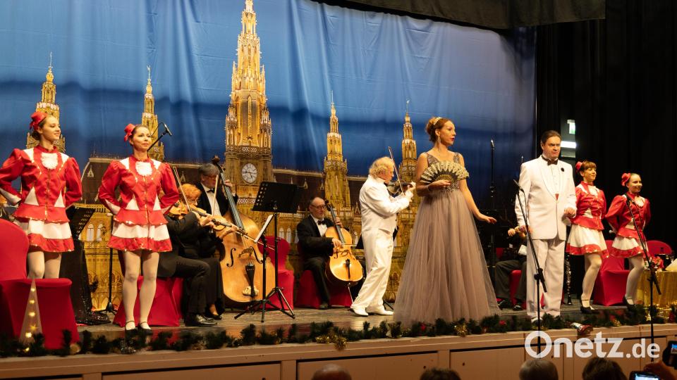 Die &quot;Wiener Operetten Weihnacht&quot; in der Stadthalle Erbendorf. Bild: rw