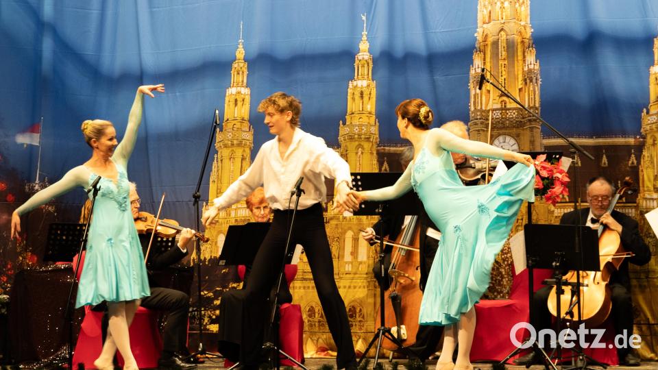 Die Leistungen der Tänzerinnen und Tänzer verdienen ganz besondere Anerkennung, insbesondere vor dem Hintergrund der leider sehr kleinen Bühnenfläche in der Stadthalle. Bild: rw