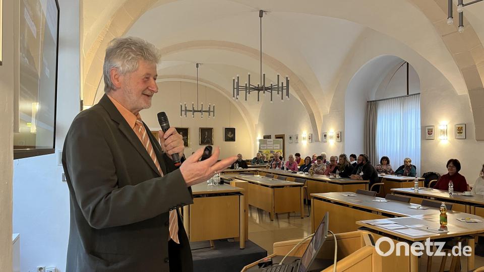 Georg Pilhofers Vortrag beschäftigte sich unter anderem mit Wegen aus der Einsamkeit. Bild: Christine Hollederer/exb