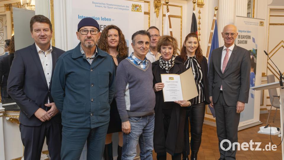Platz zwei geht an den Verein Badehaus Maiersreuth im Landkreis Tirschenreuth (interkulturelles Abendessen). Bild: Uwe Moosburger/altrofoto.de