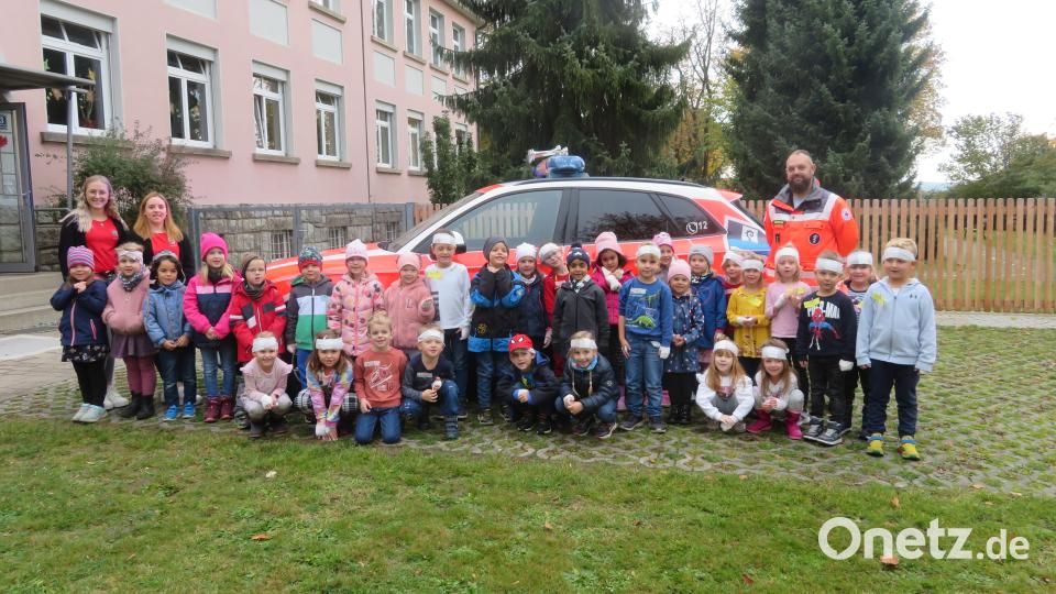 Besuch erhielten die Mädchen und Buben des Kinderhauses &quot;Die kleinen Hankerler&quot; vom BRK Mitterteich. Bild: Kinderhaus &quot;Die kleinen Hankerler&quot;/exb