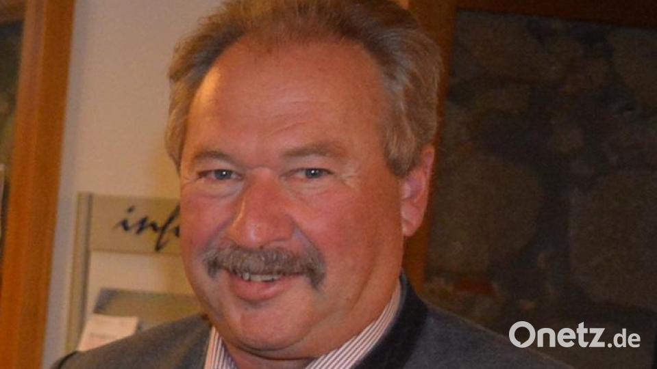 Geehrt für 40 Jahre Mitgliedschaft im Stiftländer Heimatverein wurden Annemie Härtl (Zweite von links) und Erhard Sommer (Zweiter von rechts). Dazu gratulierten Vorsitzende Michaela Lenk und Zweiter Bürgermeister Johann Brandl. Bild: jr