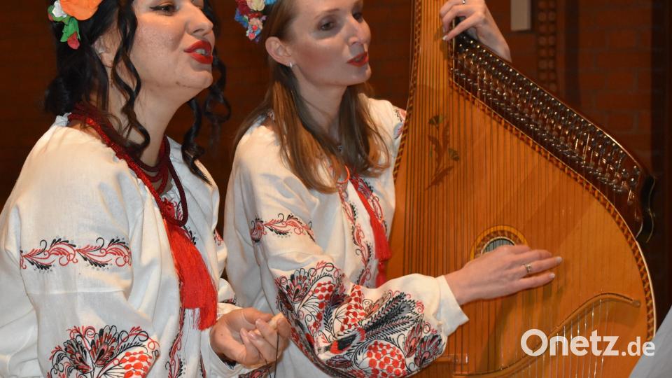 Beim Gedenkkonzert &quot;Sound of Glory&quot; lernten die Besucher auch eine Bandura kennen. Bild: rgr