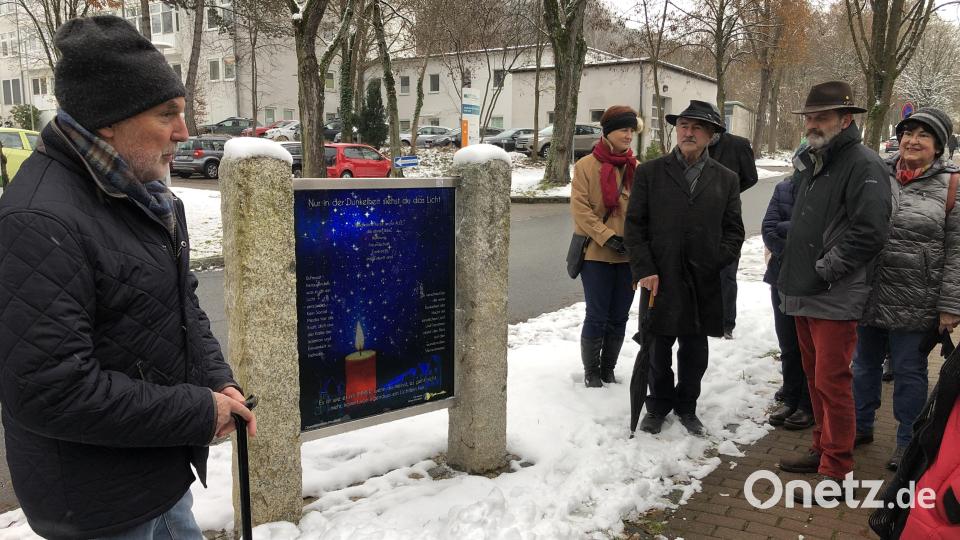 Egal, ob Sommer oder Winter: Auf dem Meditationsweg in Neustadt kann jeder an sieben Stationen inne halten. In winterlicher Atmosphäre wurde der Weg nun eingeweiht. Bild: krb