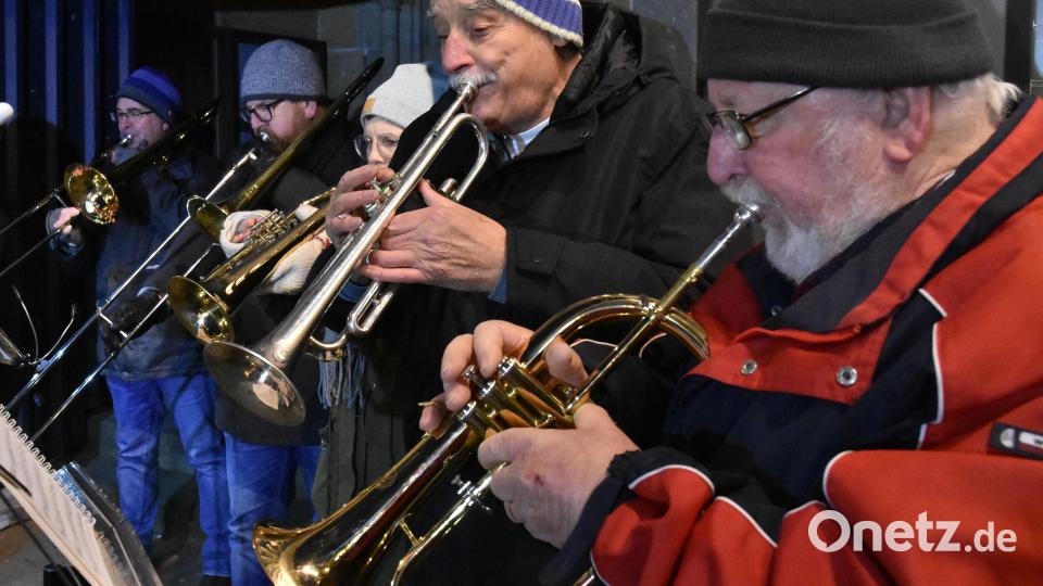 Der Amberger Posaunenchor spielte ebenfalls bei der Eröffnung des Weihnachtsmarkts. Bild: Stephan Huber
