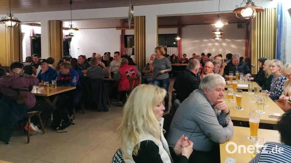 Gut besucht war wieder der Taubenmarkt im Vereinsheim des ATS Mitterteich. Bild: Klaus Schuller/exb