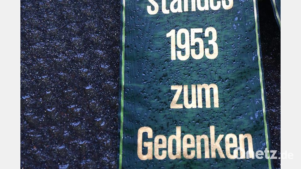 Eine Schleife mit der Aufschrift "Den Opfern des Volksaufstandes 1953 zum Gedenken". Archivbild: Jens Wolf