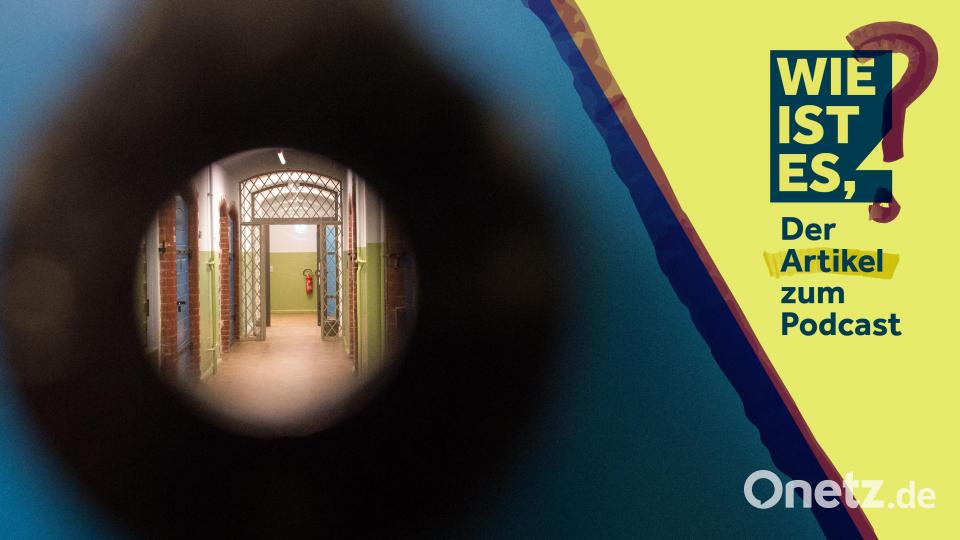 Ein Blick durchs "Guckloch" in die Gedenkstätte "Roter Ochse". Bildmontage: Marina Gube/dpa/Klaus-Dietmar Gabbert/ZB/