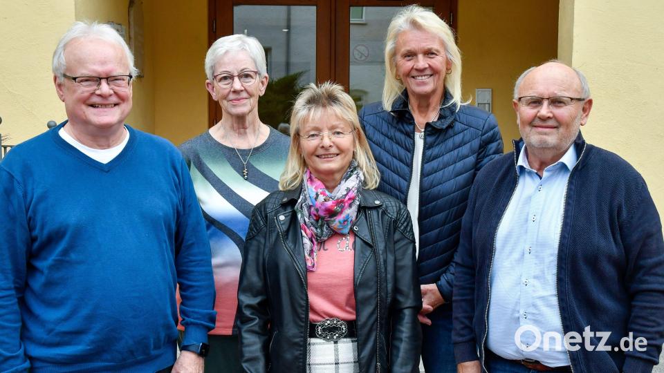 Der neue Vorstand des Bayerischen Wald-Vereins Amberg (von links): Wolfgang Zimmermann, Christa Gaigl, Maria Honig, Christine Öl und Karlheinz Cislaghi. Bild: Petra Hartl