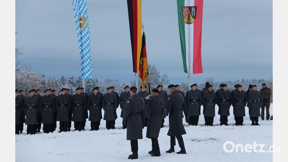 Meldung der Gelöbnisaufstellung an den Bataillonskommandeur. Bild: dl