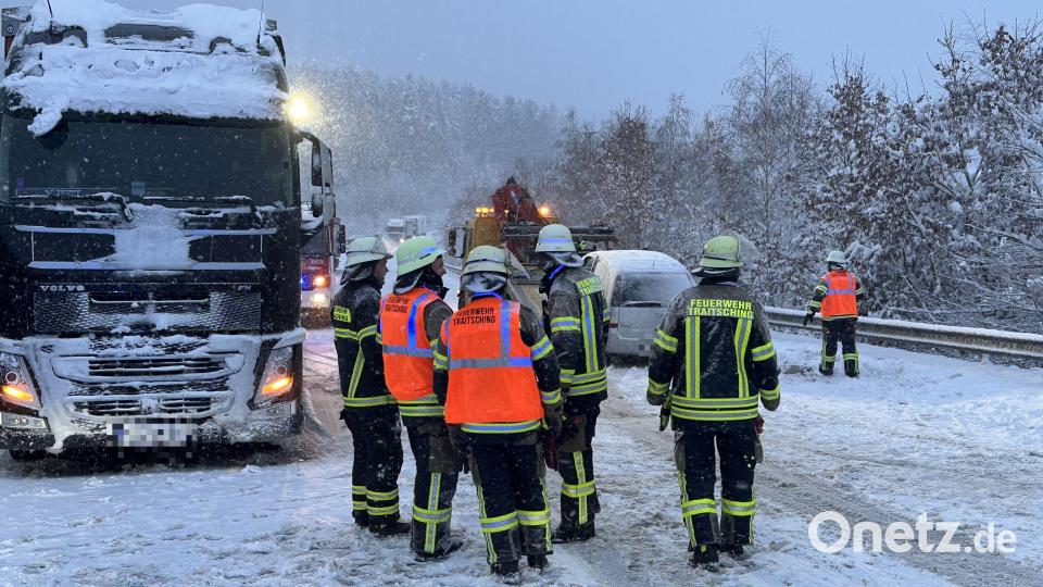 Im Landkeis Cham kam es zu mehreren Unfällen. Auch der Bahnverkehr war beeinträchtigt. Bild: Kreisbrandinspektion Cham