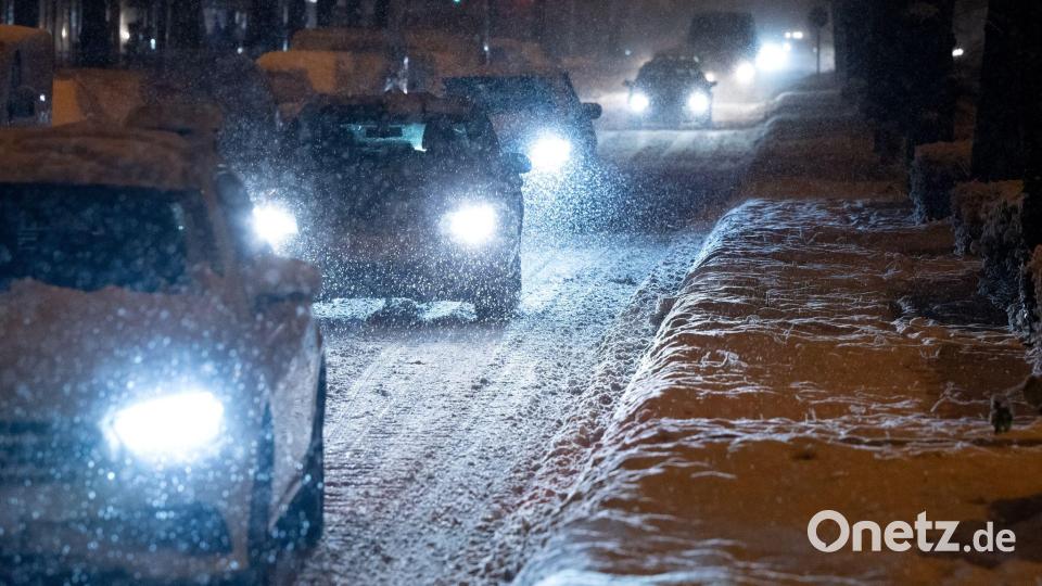 Schnee und Eis sorgen in Bayern für Chaos im Verkehr. Bild: Sven Hoppe/dpa