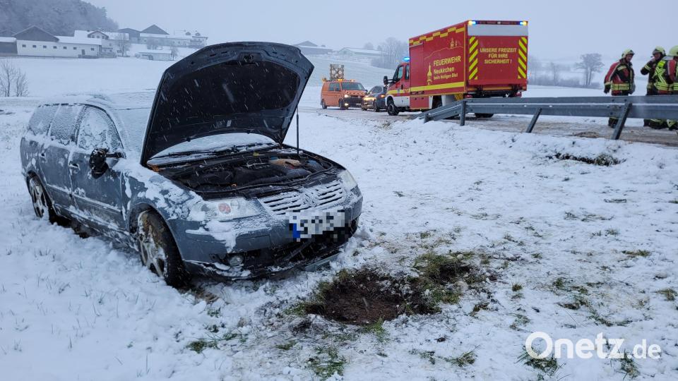 Im Landkeis Cham kam es zu mehreren Unfällen. Auch der Bahnverkehr war beeinträchtigt. Bild: Kreisbrandinspektion Cham