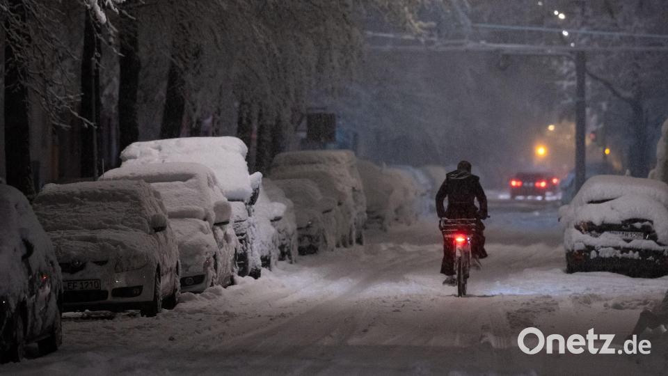 Mit dem Fahrrad durch München. In bayrischen Landeshauptstadt fuhren U-Bahnen, Busse und Straßenbahnen zeitweise nicht mehr. Bild: Sven Hoppe/dpa