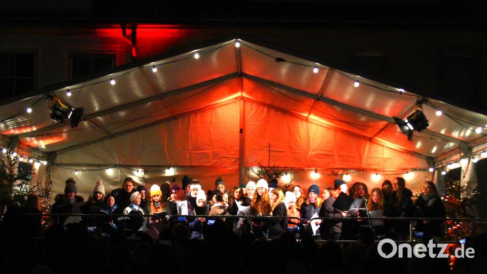 Der Chor der Realschule sorgte für musikalische Klänge. Bild: stg