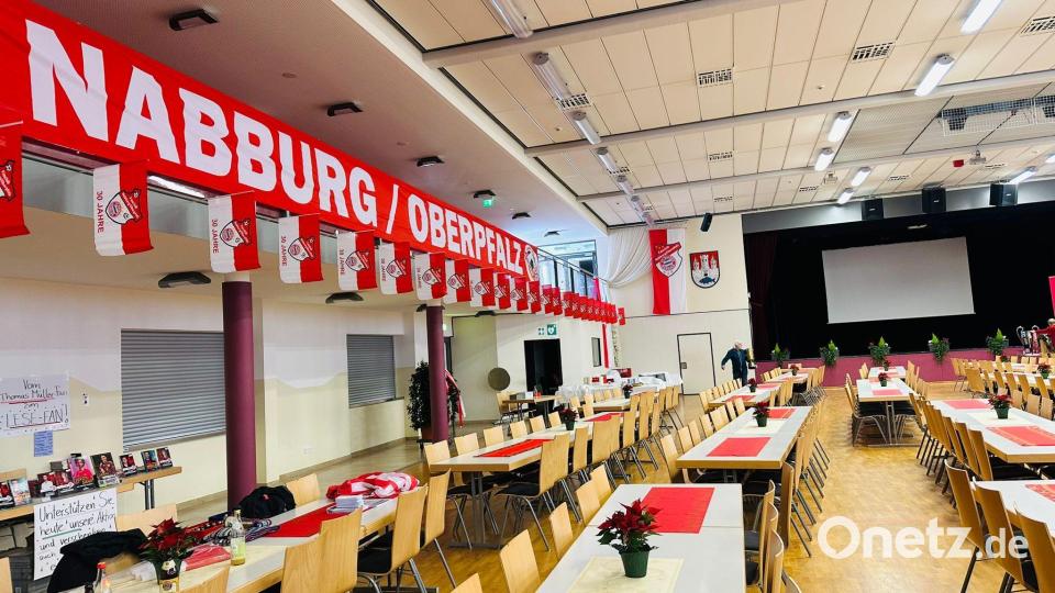 In Nabburg war am Samstag schon alles bereit für den Müller-Besuch. Dann kam die Absage. Der Bayern-Star kommt nun im Januar. Bild: Hofmann/exb