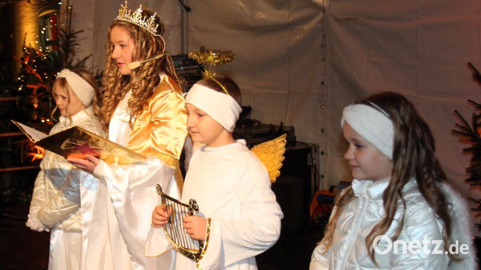 Das Christkind wurde von zwei Engelchen und einem "Bengelchen" begleitet. Bild: stg