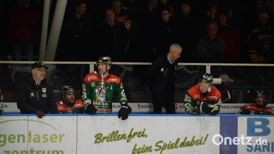Der ERSC Amberg hatte in seinen Nikolaustrickots den ERV Schweinfurt zu Gast. Bild: Andreas Brückmann
