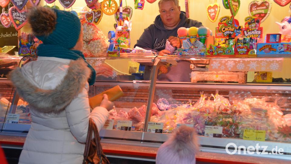 Süßigkeiten gehören zu einem Adventsmarkt einfach dazu. Bild: dob
