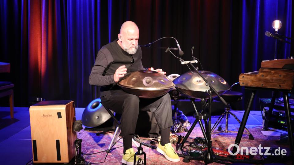 Auch das Hang gehört zu den ungewöhnlichen Instrumenten, die Martin Kälberer für seine meditative Musik einsetzte. Bild: Corinna Groth