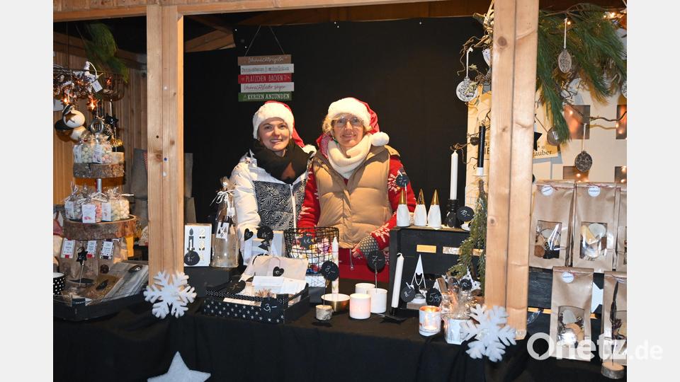Auch das Pirker Brettl bot wieder an einem Stand mit Weihnachtsdeko, Geschenken oder selbstgemachten Leckereien an. Bild: kki