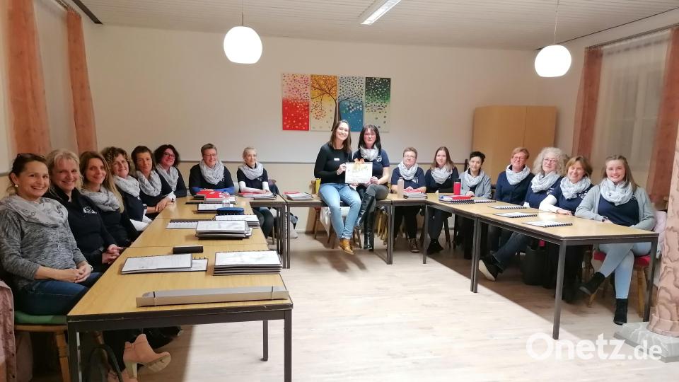 Insgesamt 1000 Euro spendeten die Krummennaaber Quersinger an das Hospizzentrum St. Felix in Neustadt. Bild: vsr