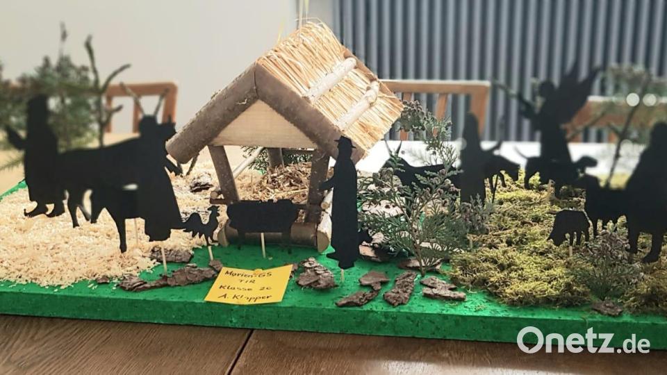 Die Schüler der Grundschule haben 12 Stationen des Krippenweges selbst gestaltet. Dabei ließen sie ihrer Kreativität freien Lauf. Bild: Marianne Stangl, Krippenverein Tirschenreuth