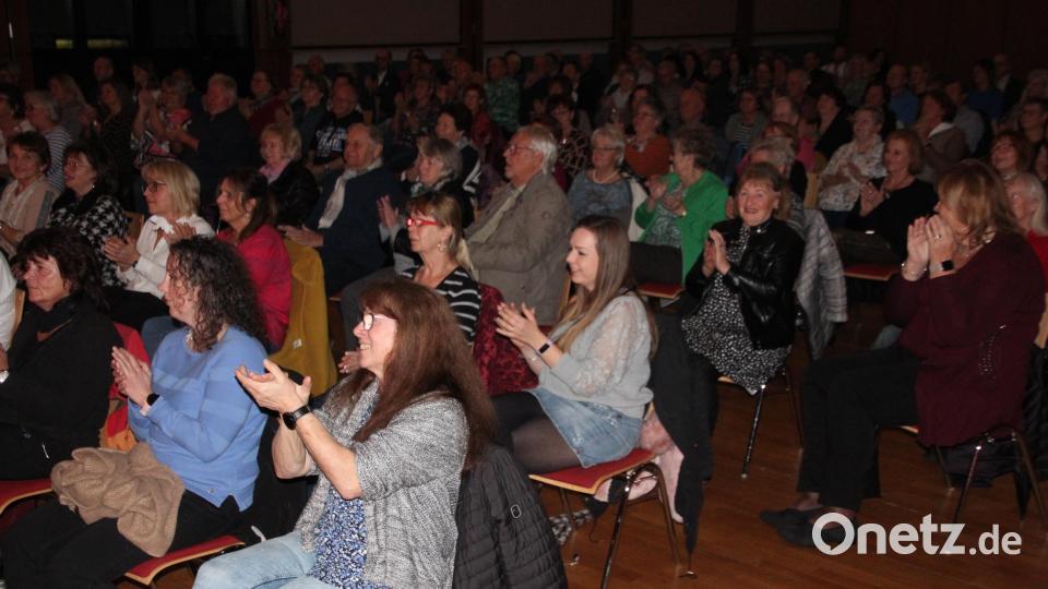 Die rund 200 Rock&#039;n&#039;Roll-Fans im Kettelerhaus waren begeistert und sparten nicht mit Applaus. Bild: kro