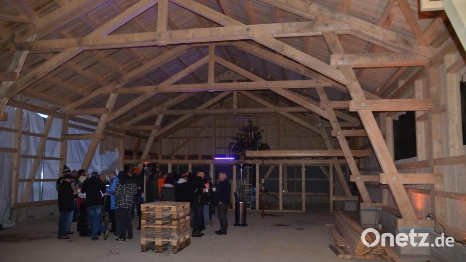 Imposant ist die Holzkonstruktion für das Dach der Kulturscheune. Bild: ak