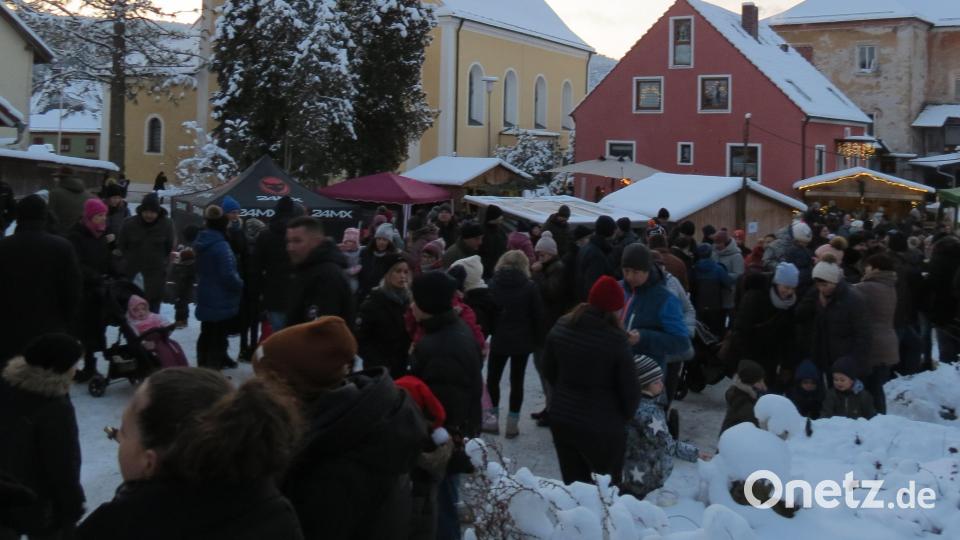 Auch am Sonntagnachmittag kommen zahlreiche Besucher. Bild: tja