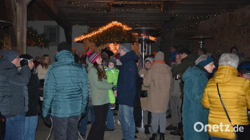 Viele Besucher zog am Samstag der 1. Weihnachtsmarkt des TSV Konnersreuth in den Schafferhof. Bild: jr