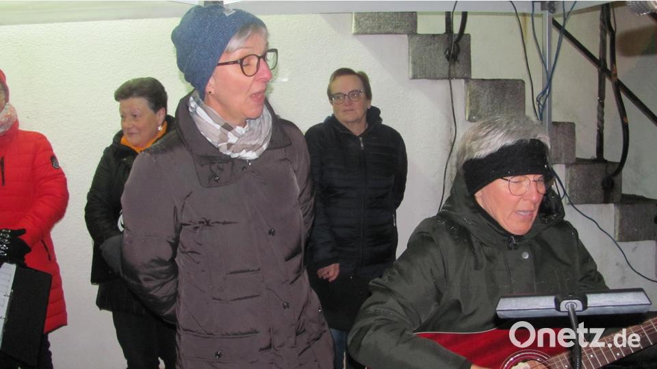 Das Duo Raureif mit Gisela Reil und Ulrike Rauch (von rechts) sorgte für Dezemberträume. Bild: sei