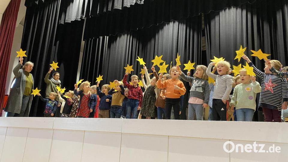 Neben dem Nachwuchsorchester und dem Kinderchor haben auch sie ihren großen Auftritt beim Seniorennachmittag der Pfarrei: die &quot;Sternenkinder&quot; von St. Marien. Bild: aub