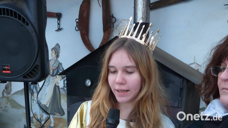 Mit dem Krippenweg-Prolog meisterte das neue Christkindl Lotte Weiß seine Premiere souverän. Bild: rlö