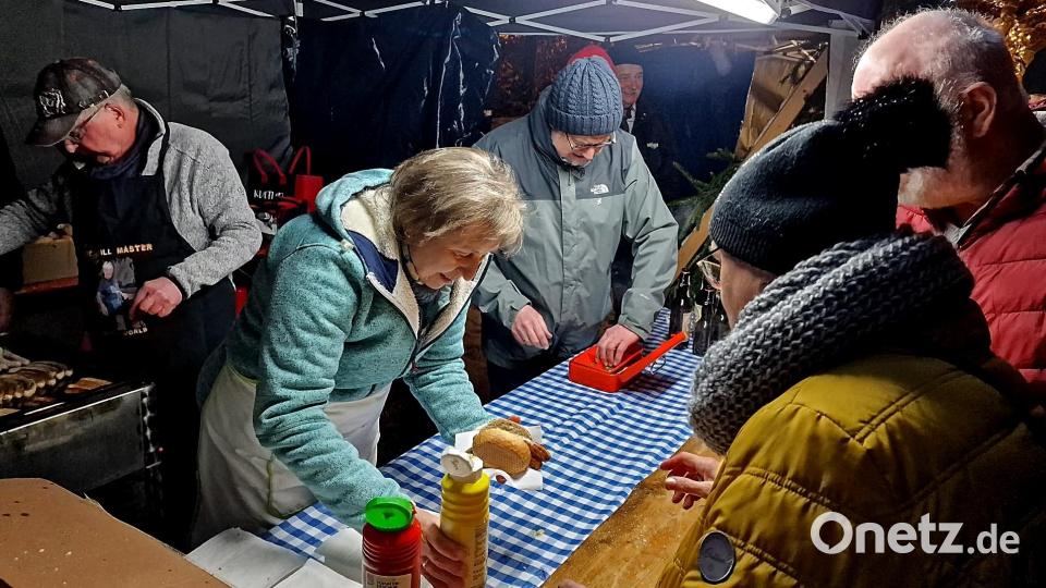 Brotzeit machen mit Bratwürsten. Bild: R. Kreuzer