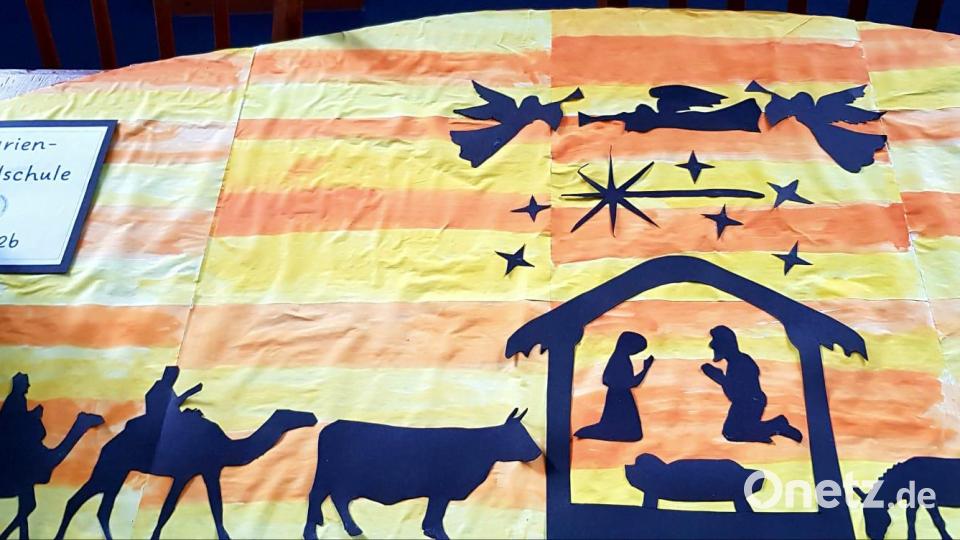 Die Schüler der Grundschule haben 12 Stationen des Krippenweges selbst gestaltet. Dabei ließen sie ihrer Kreativität freien Lauf. Bild: Marianne Stangl, Krippenverein Tirschenreuth