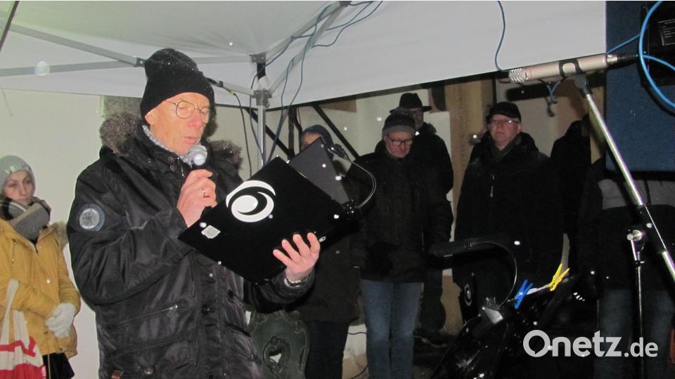 Albert Puff las eine zu Herzen gehende Adventsgeschichte vor. Bild: sei