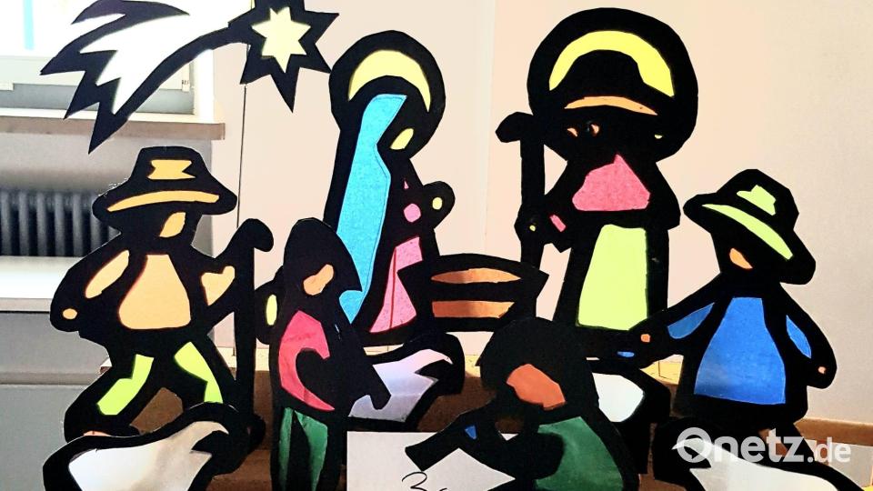 Die Schüler der Grundschule haben 12 Stationen des Krippenweges selbst gestaltet. Dabei ließen sie ihrer Kreativität freien Lauf. Bild: Marianne Stangl, Krippenverein Tirschenreuth