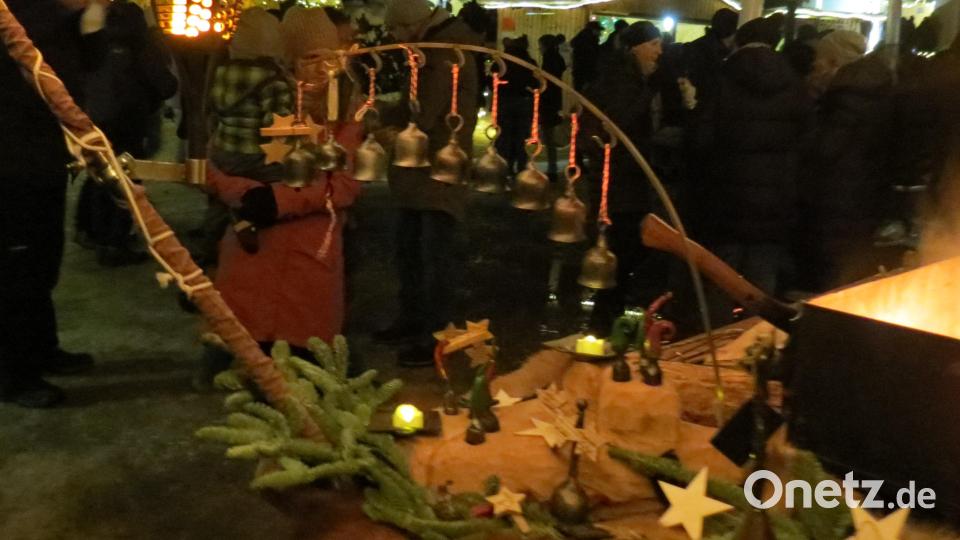 Viele Hobbykünstler stellen auf dem Adventsmarkt in Altendorf ihre Waren aus. Bild: tja