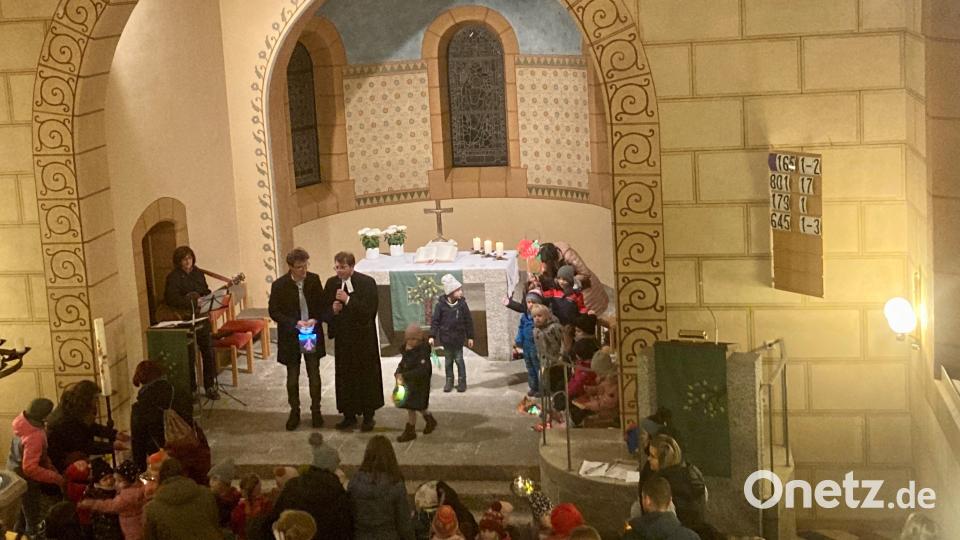 Die Krippen- und Kindergartenkinder des Kinderhauses Purzelbaum feierten Martinstag. Bild: Anja Spreckels/exb