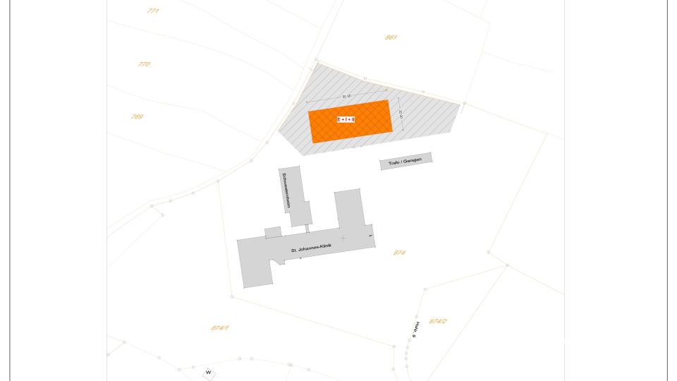 Der Plan zeigt die Lage des 1000 qm großen Grundstücks direkt neben dem Schwesternwohnheim in Auerbach. Bild: Landratsamt A-S/exb