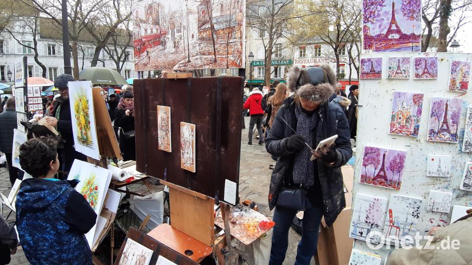 Ein Montmartre-Ambiente wie hier in Paris zu schaffen, schwebt Kulturamtschefin Petra Vorsatz vor. Dazu braucht sie die Hilfe Weidener Künstler. Archivbild: Kunz