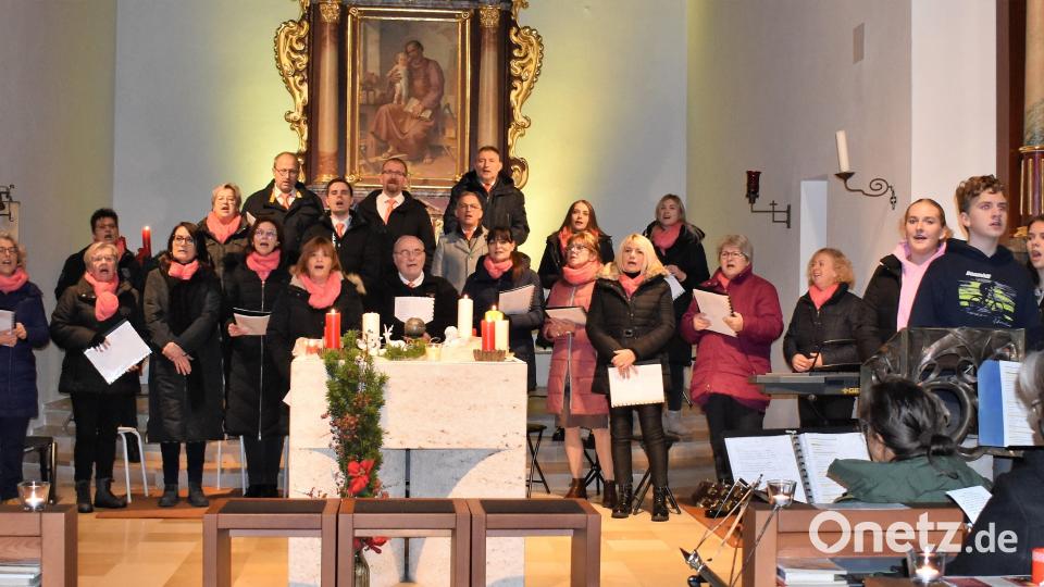Adventsingen von &quot;ChorAlle&quot; in der Hüttener Josefskirche. Bild: rgr