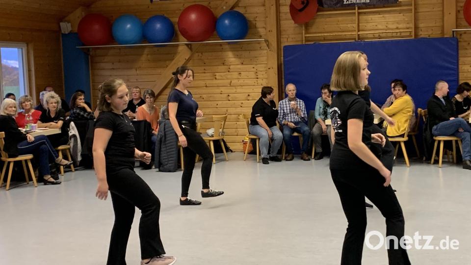 Tänzerinnen der Ursulapoppenrichter Newmill-Liners jeweils bei einem Prüfungstanz Bild: Katja Stiegler/exb