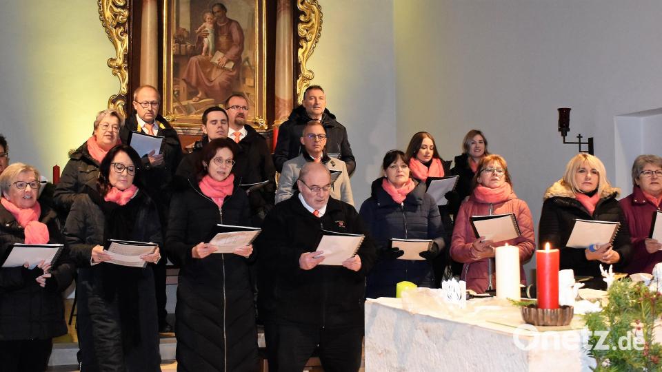 Adventsingen von &quot;ChorAlle&quot; in der Hüttener Josefskirche. Bild: rgr