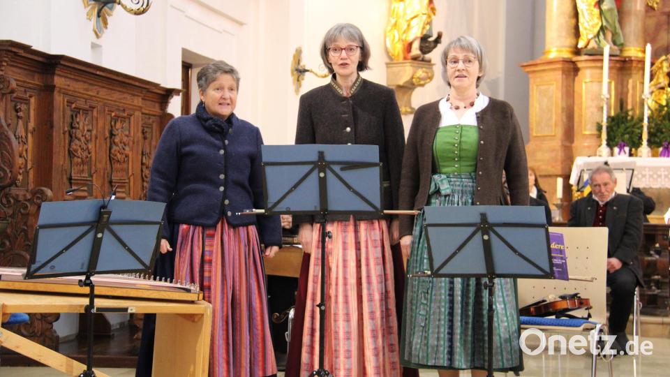 Das Trio &quot;Kreizderquer&quot; überzeugt mit glockenreinem Gesang. Bild: prh