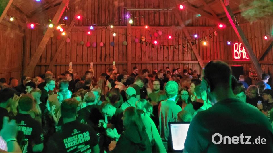 Wenn in Hannersgrün die Plattenparty steigt, dann ist der „Gosl-Stodl“ randvoll mit Besuchern aller Altersgruppen. Da wird bis spät abends fröhlich gefeiert. Bild: jml