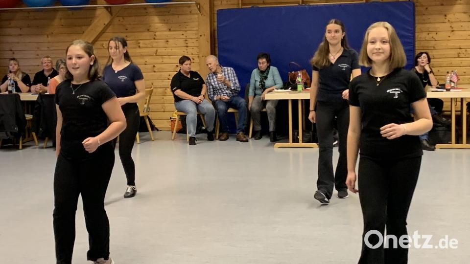 Tänzerinnen der Ursulapoppenrichter Newmill-Liners bei einem Prüfungstanz zum Sportabzeichen. Bild: Katja Stiegler/exb